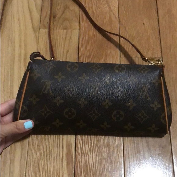 Authentic iconic Louis Vuitton crossbody bag - Picture 5 of 8